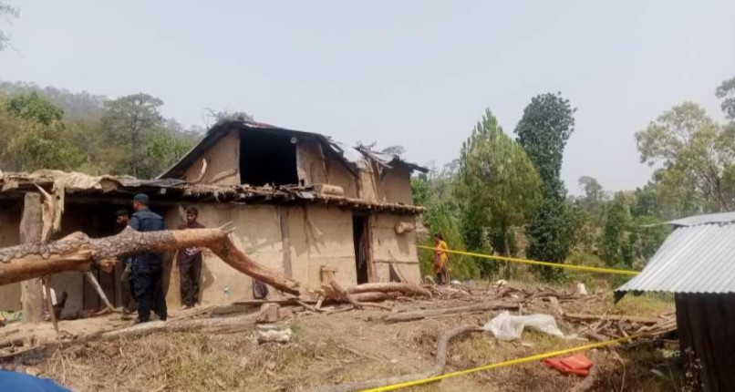 डडेलधुरामा रुख घर माथी ढ्ल्दा एक महिलाको मृत्यु