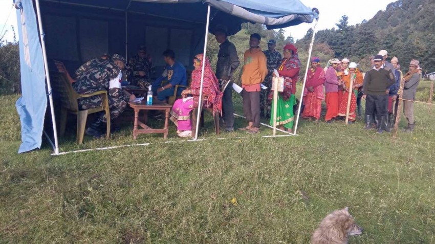 खप्तडमा नेपाली सेनाले हेल्थ डेस्क सेवा प्रदान