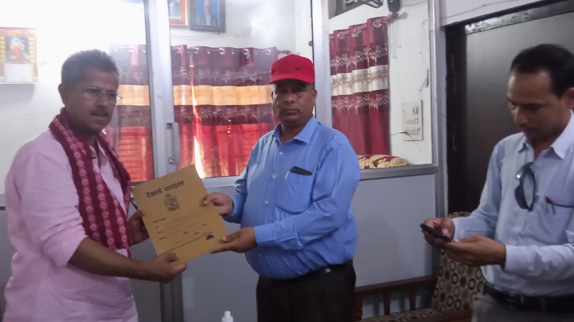 नेपाल राष्ट्रिय शिक्षक संगठनले गोदावरीका मेयरलाई ज्ञापन पत्र बुझायो