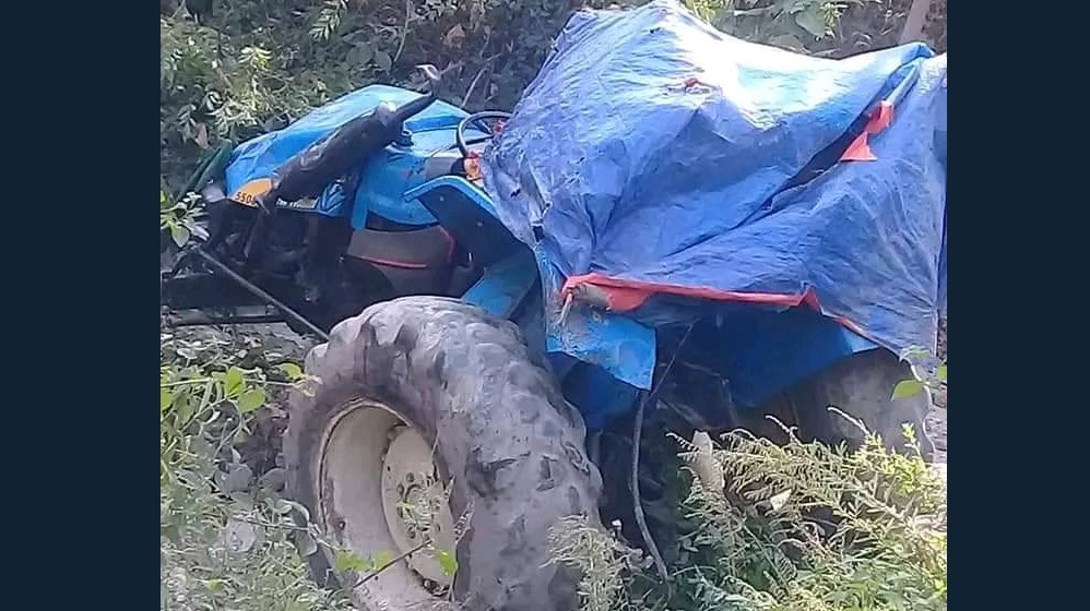 कैलालीको गोदावरीमा ट्रयाक्टर दुर्घटना