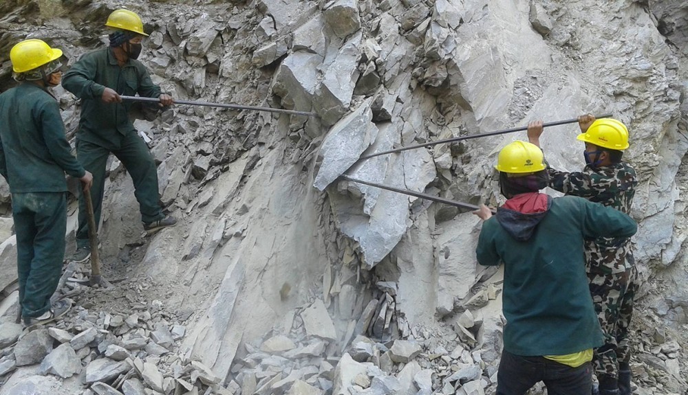 दार्चुला–तिंकर सडक निर्माणका लागि नेपाली सेनाको टोली जिल्ला पुग्यो