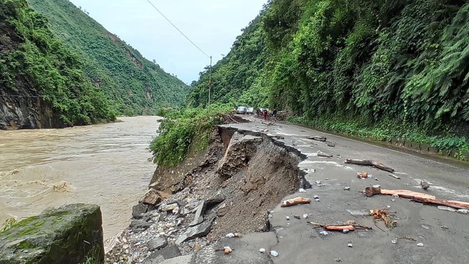 काठमाडौं भित्रिने मुख्यमार्ग पृथ्वी राजमार्ग खुल्न अझै केही दिन लाग्ने