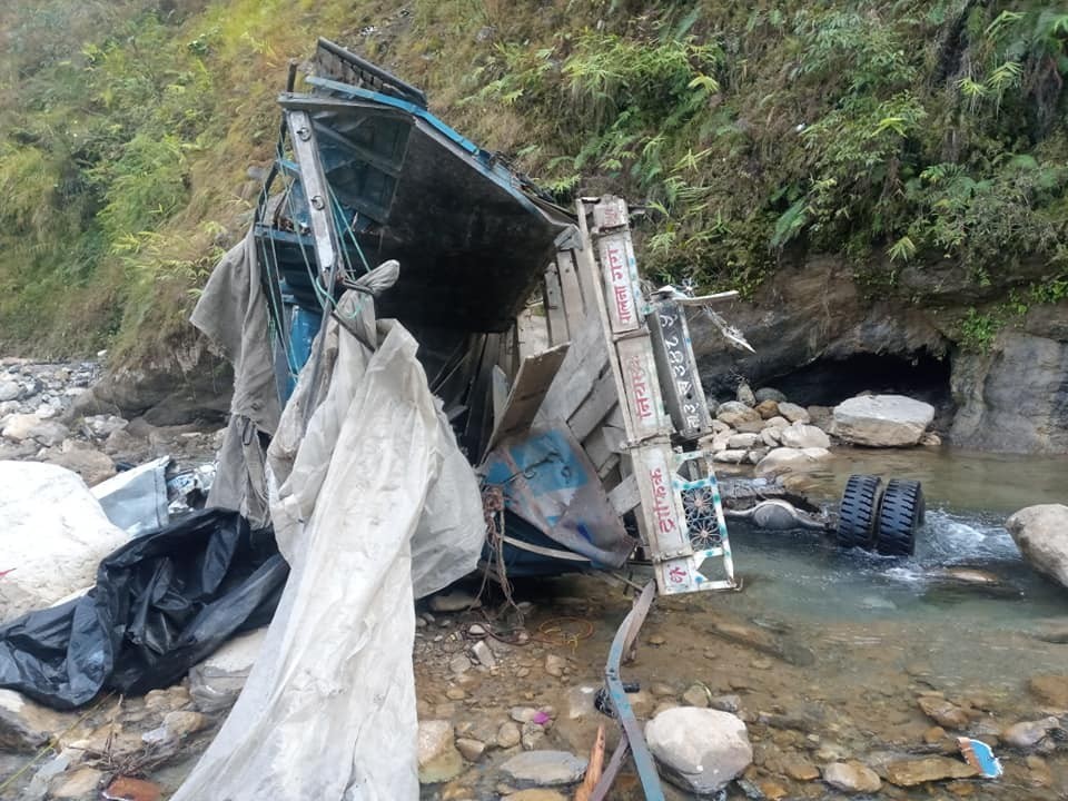 दार्चुला  दुर्घटना अपडेट : मृतक तिनै जनाको पहिचान खुल्यो