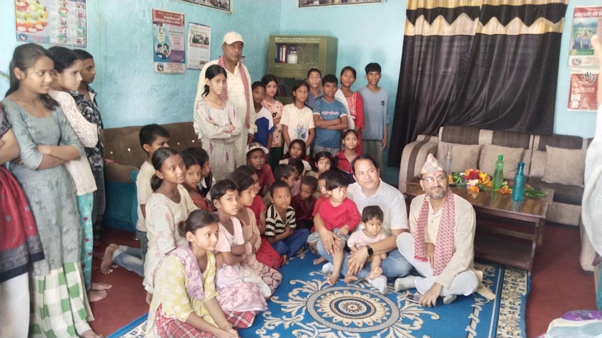 कांग्रेस नेता आनन्द बिष्टद्वारा सेभ हाउसलाई आर्थिक सहयोग