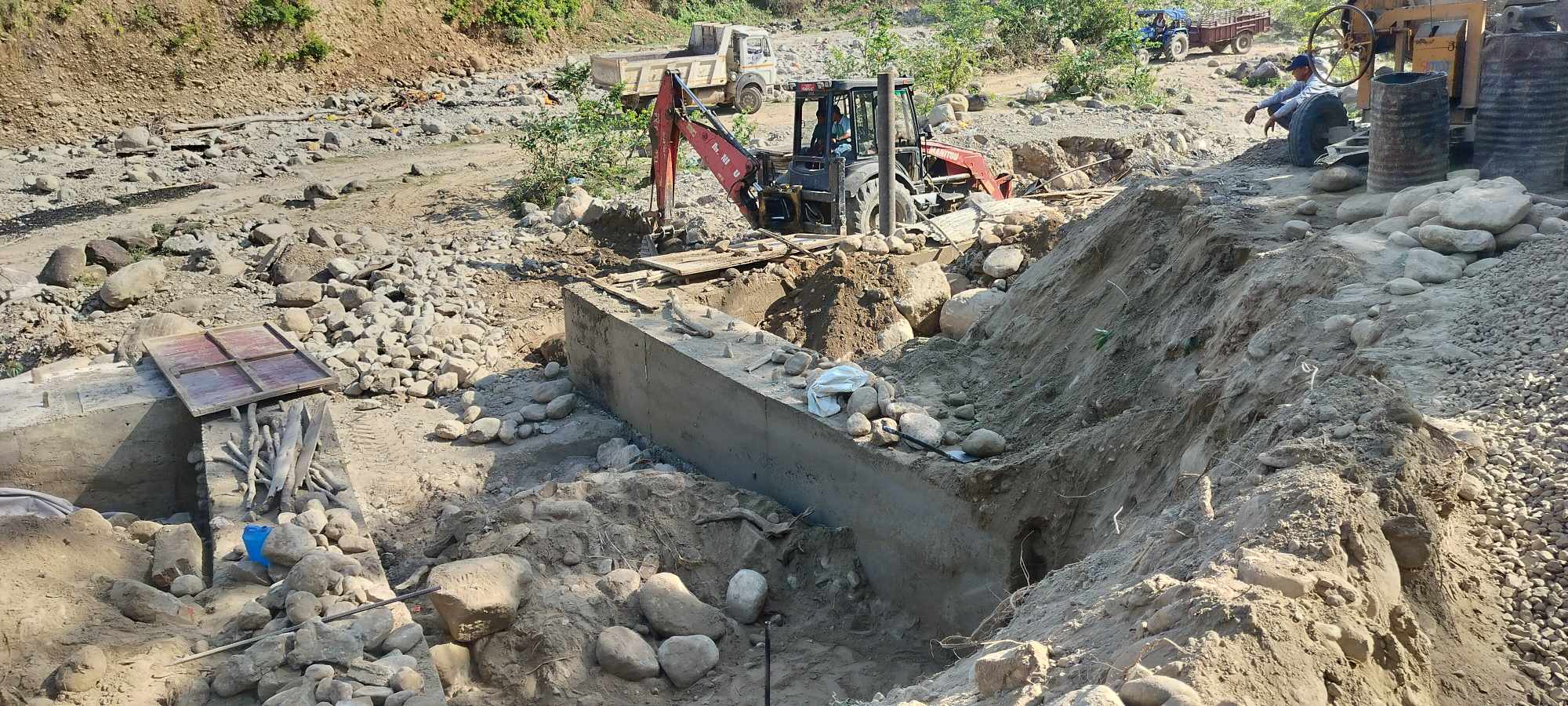 बर्षातमा मात्रै उर्लने गोदावरी नदिमा झन्डै  ३ करोड लगानीमा के के बन्दै छ ?