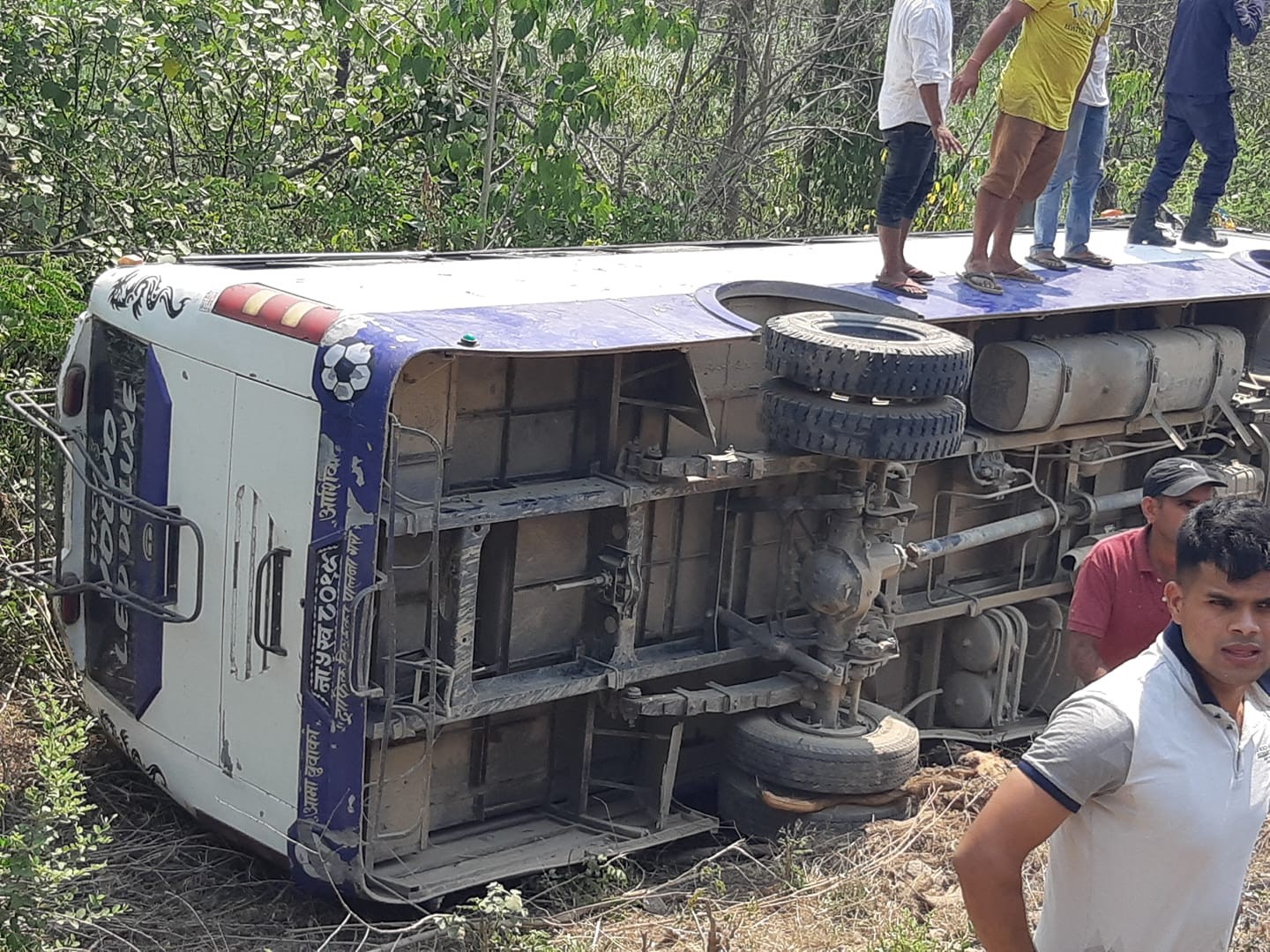 गोदावरी नगरपालिका ३ चौकीडाँडामा वस दुर्घटना