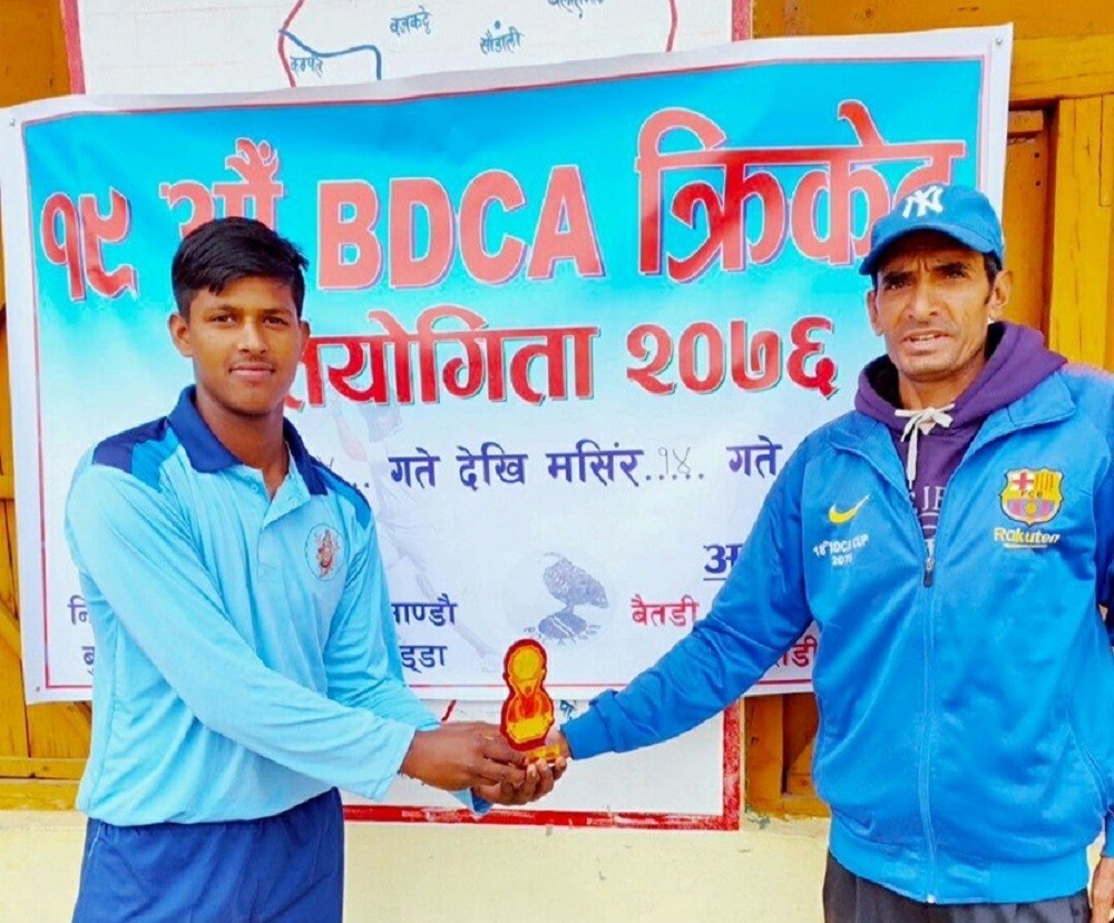 बैतडीका दीपक बोहराले  टि ट्वान्टी क्रिकेटको एकै पारिमा बनाए १४५ रन