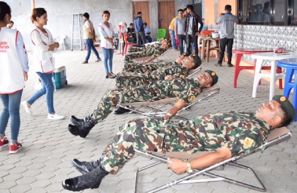 सुदूरपश्चिमका बिभिन्न जिल्लाका रक्तदान गरी नेपाली सेनाले जोगाए ११० स्थानीयको ज्यान