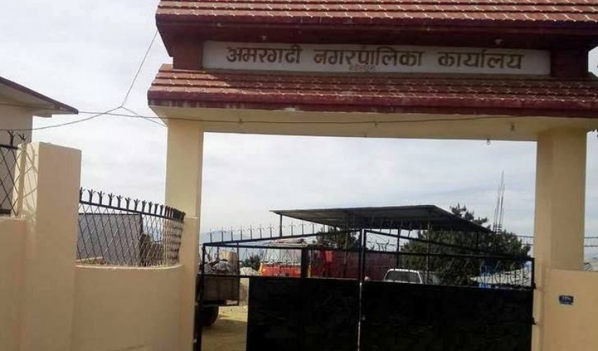एक कर्मचारीमा कोरोना संक्रमण पुष्टि भएपछि अमरगढी नगरपालिकाको कार्यालय सिल