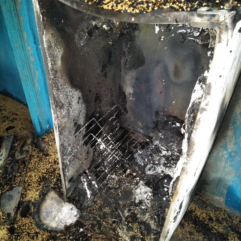 गोदावरी १२ ओलानीमा एउटा घरमा आगलागी , लाखौँको सामाग्रीहरु जलेर नष्ट 