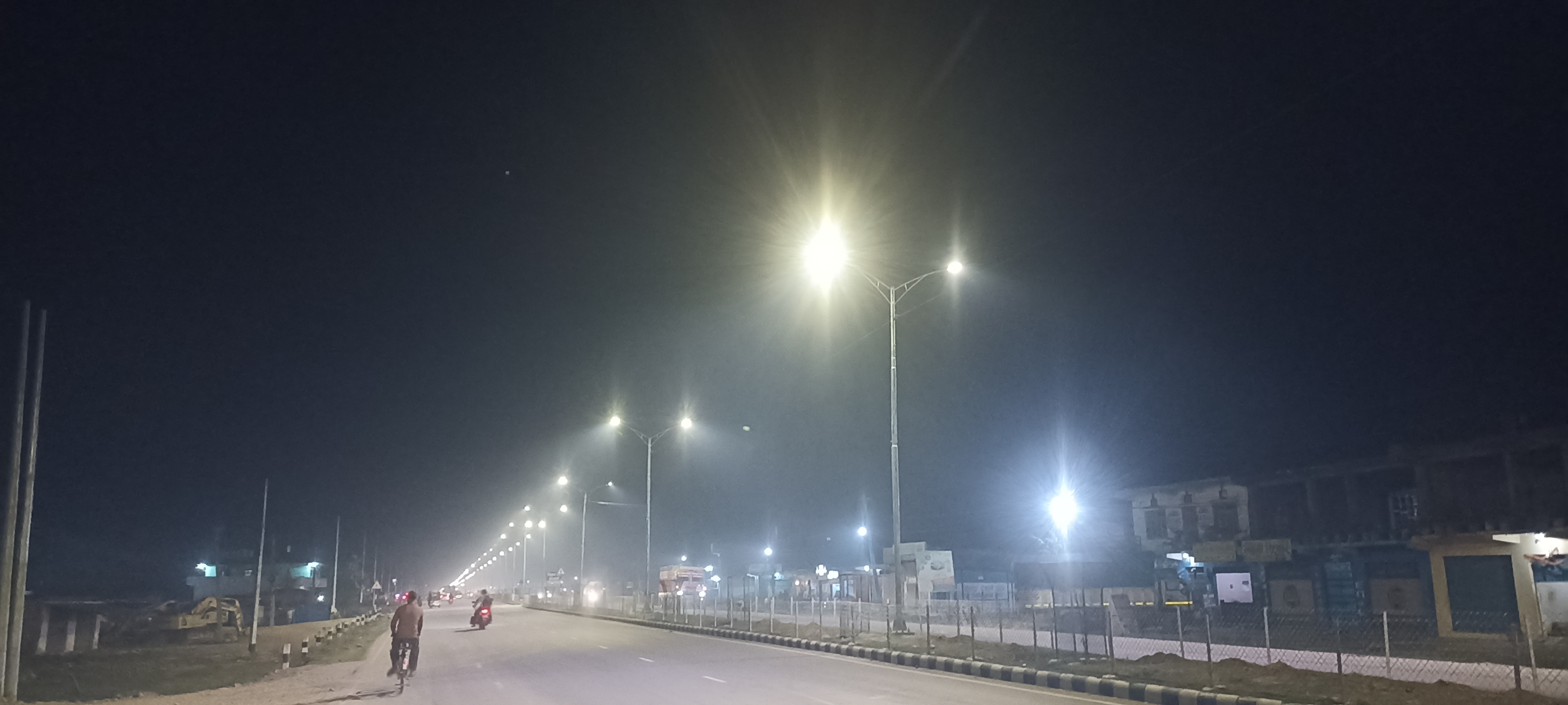 धनगढी -अत्तरिया ६ लेन सडक झिलिमिली