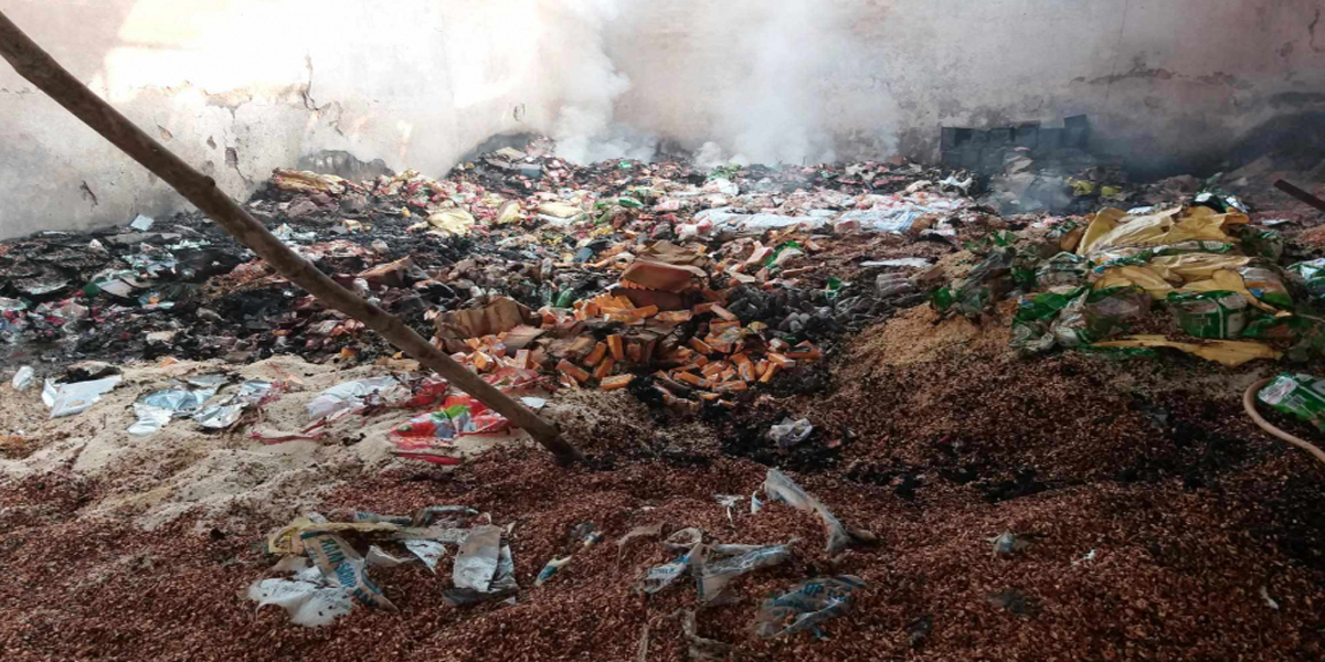 कैलालीको धनगढीमा एक खाद्य स्टोरमा आगलागी हुँदा झन्डै ६ करोडको क्षति