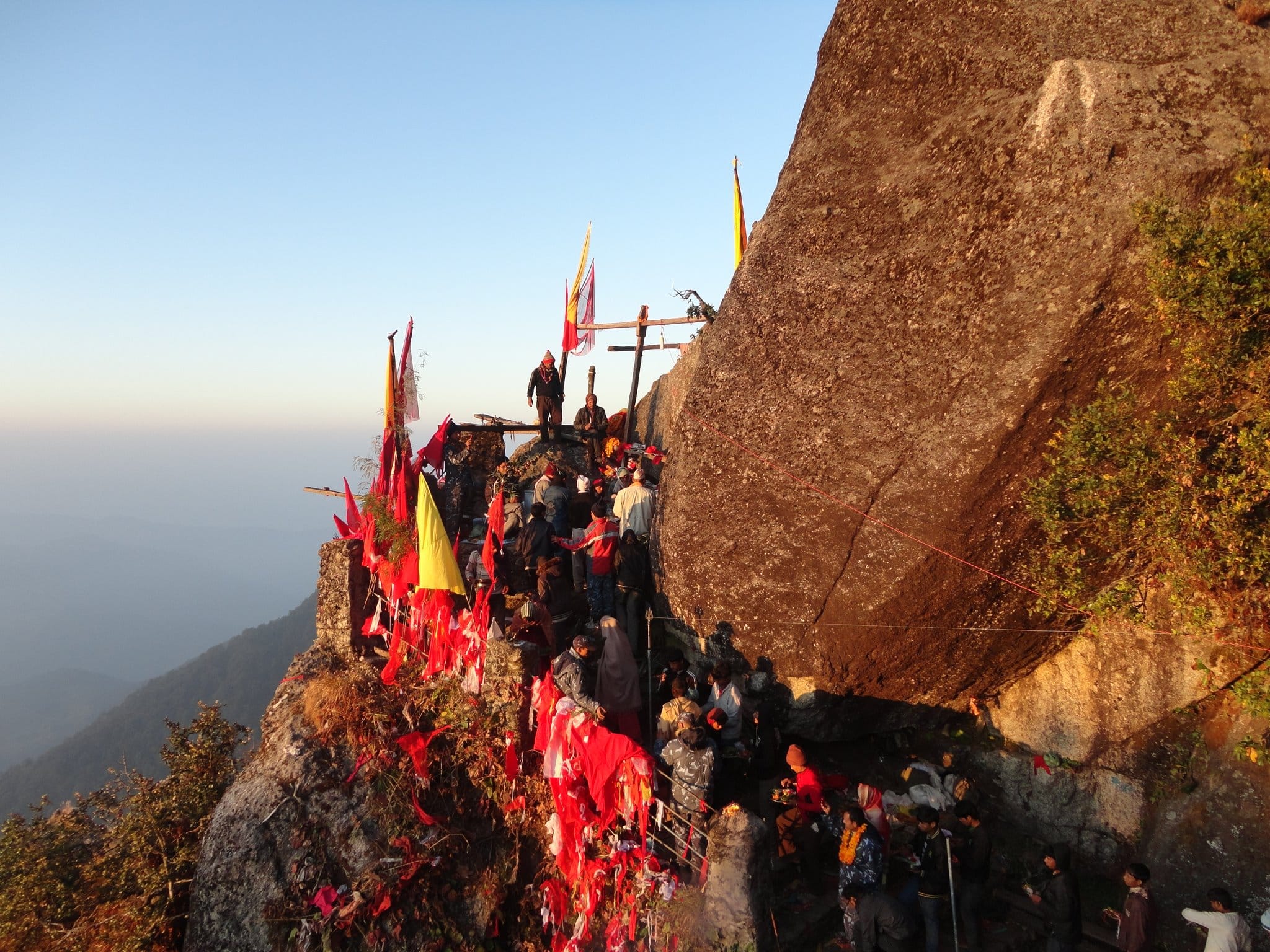 पूजा आजा गर्न माधव नेपाल डोटीको बडिकेदार पुगे