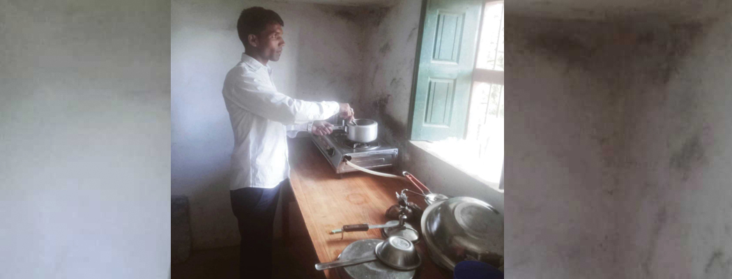 जातीय छुवाछूत हटाउन बैतडीको शिवनाथ गाउँपालिकाको भान्छेमा नेपाली