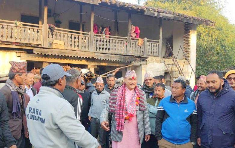 सुदुरपश्चिमका मुख्यमन्त्री शाह रेशम चौधरीको धर पुगे