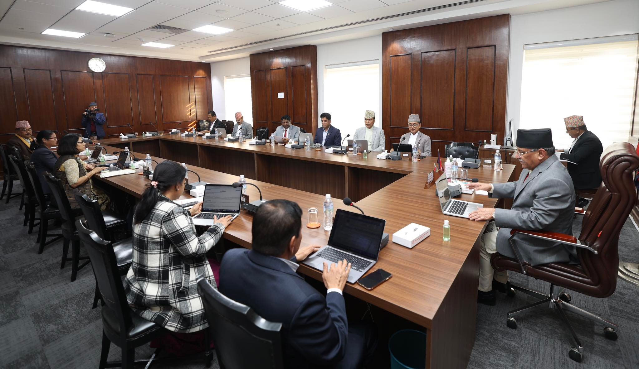 सार्वजनिक बिदाका दिन अत्यावश्यक सरकारी कार्यालय खुल्ने