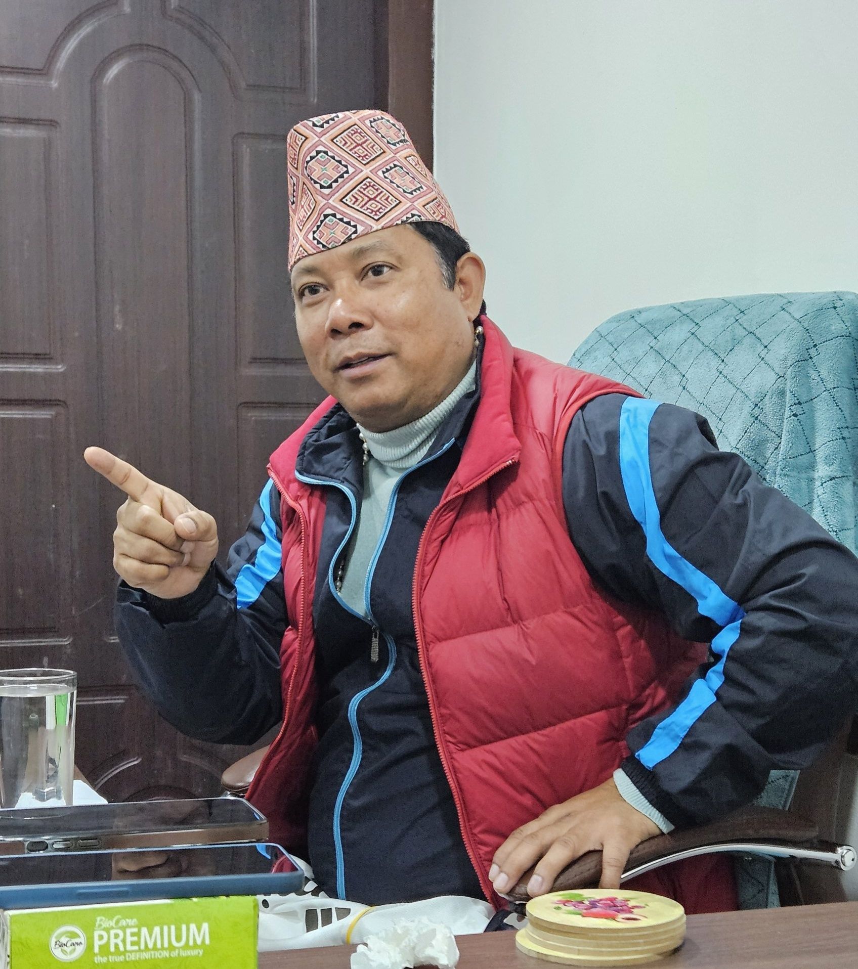 सर्वोच्चले रेशमलाल चौधरीको उम्मेदवारी रद्दबारे कारण देखाउन आदेश दियो