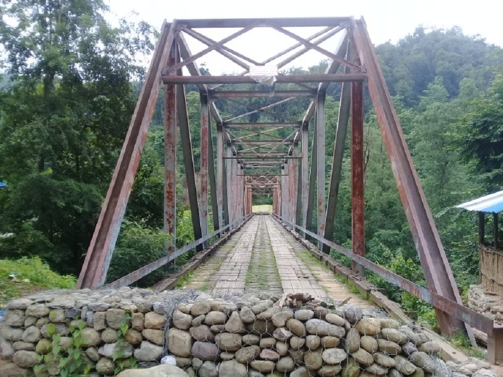 पर्यटकको पहिलो रोजाई बन्न सफल गोदावरीको पुरानो काठे पुल जिर्ण बन्दै (भिडियो सहित)