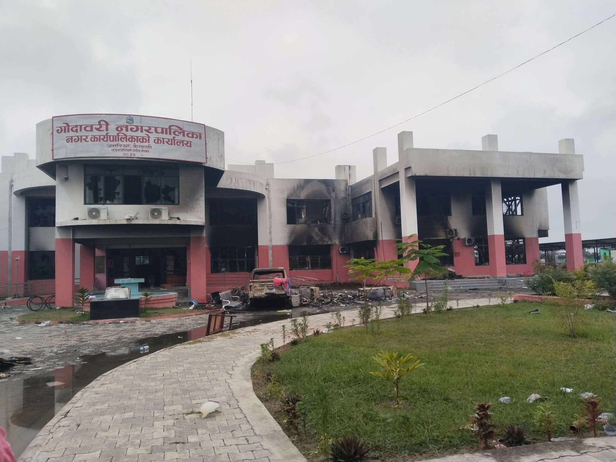 गोदावरी नगरपालिकाको कार्यालयमा आगजनी, पुनर्निर्माणका लागि सहयोग अपील