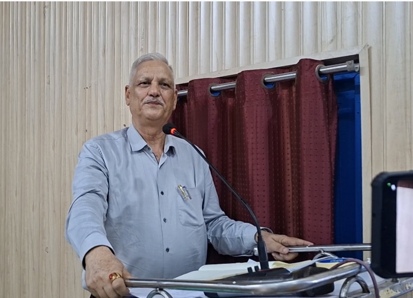 धेरैले  केपी ओलीलाई बुझ्न सक्दैनन् , म त बल्ल उहाँलाई पढदै छु : एमाले सचिब भट्ट