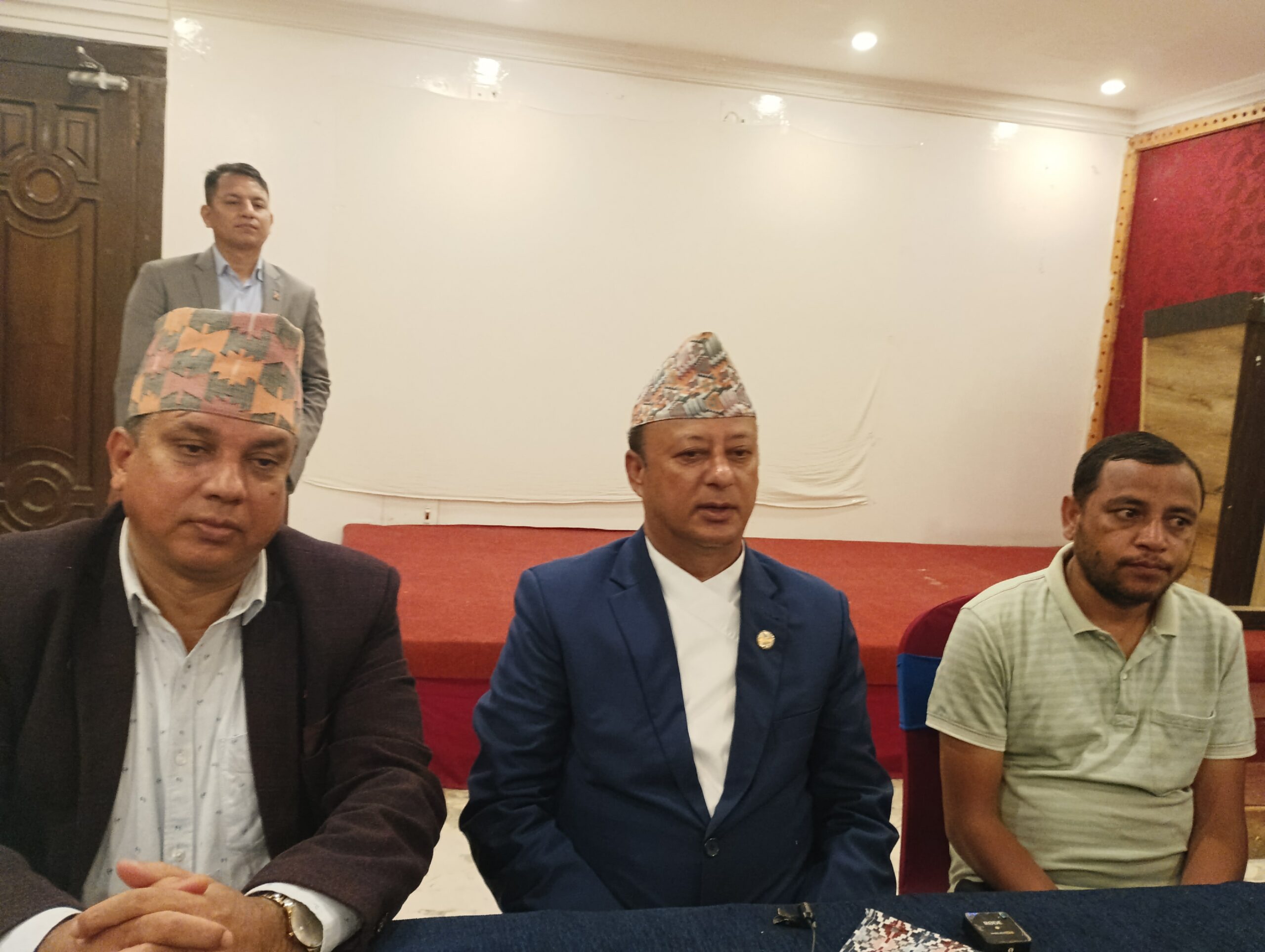 ट्रिपिङको समस्या हो , लोडसेडिङ  छैन : उर्जामन्त्री खड्का