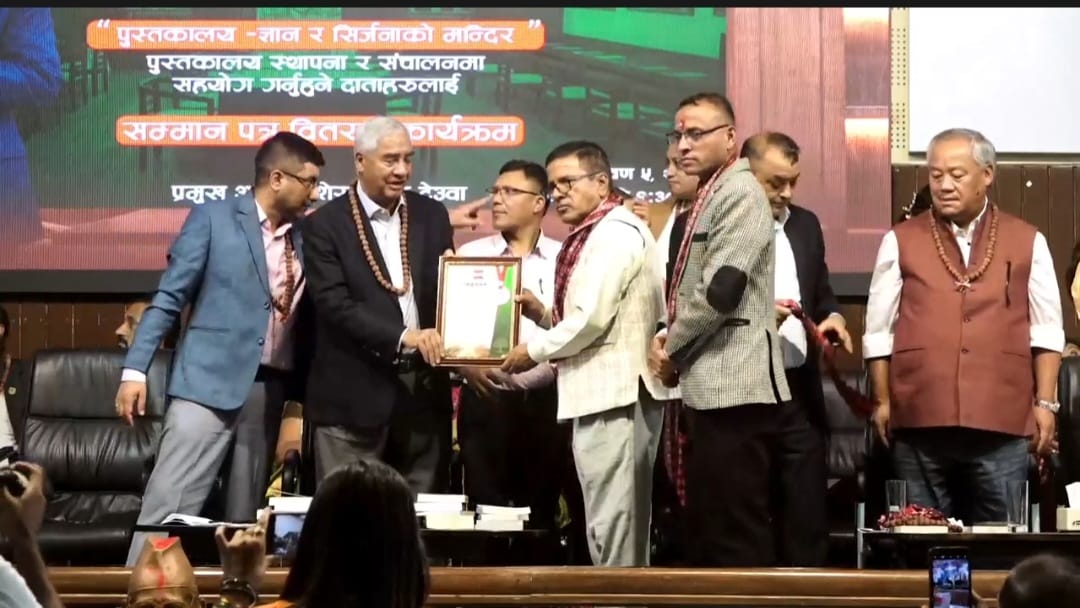 प्रविधिमैत्री पुस्तकालय प्रवर्द्धनमा योगदान दिएका पुष्पराज जोशी सम्मानित