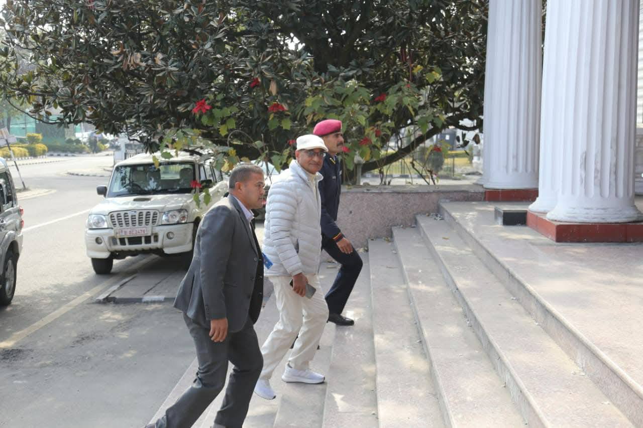 पूर्व गृहमन्त्री रमेश लेखक जाँचबुझ आयोगमा बयान दिन उपस्थित