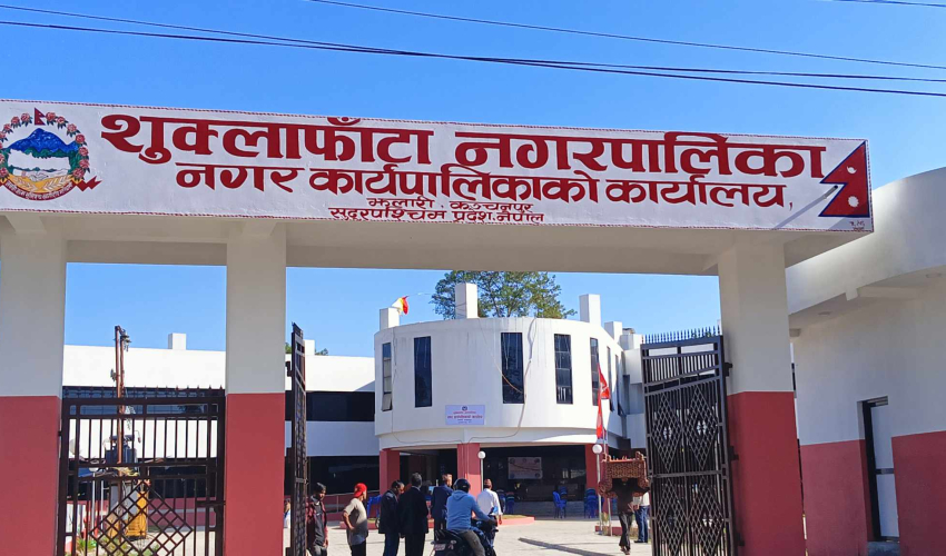 शुक्लाफाँटाद्वारा  जेहेन्दार विद्यार्थी पुष्पराज भट्टलाई एमबीबीएस छात्रवृत्ति प्रदान