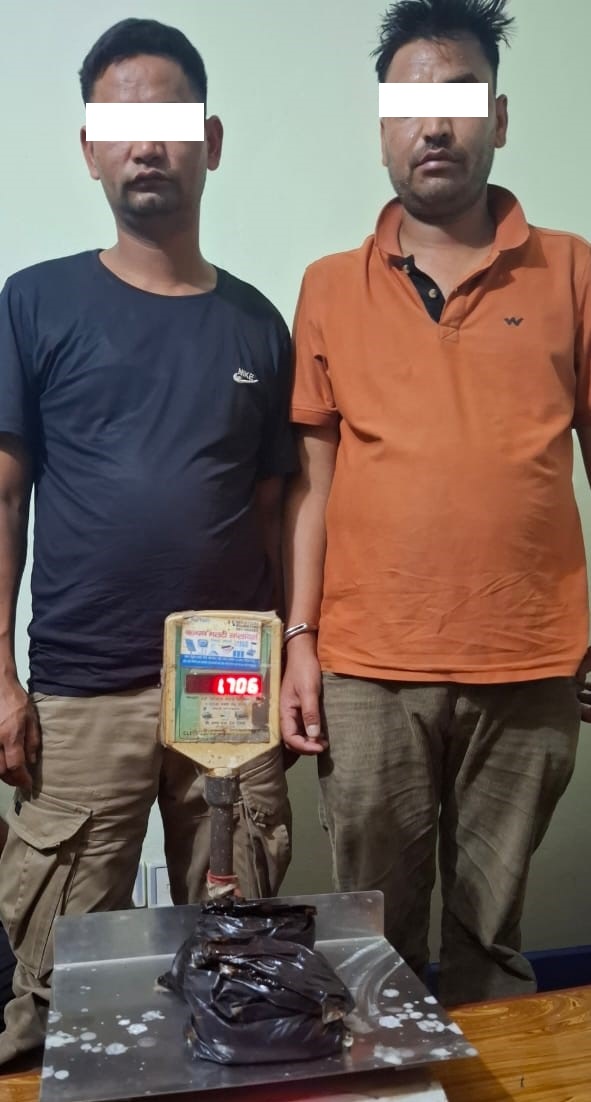 कैलालीमा १ किलो ७०६ ग्राम अफिमसहित दुई जना पक्राउ