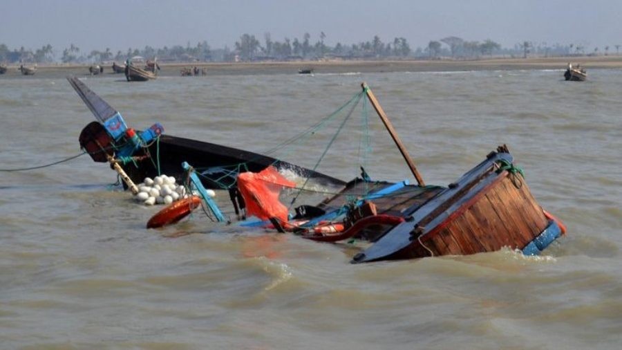 भारतमा डुंगा पल्टिँदा ११ जनाको मृत्यु