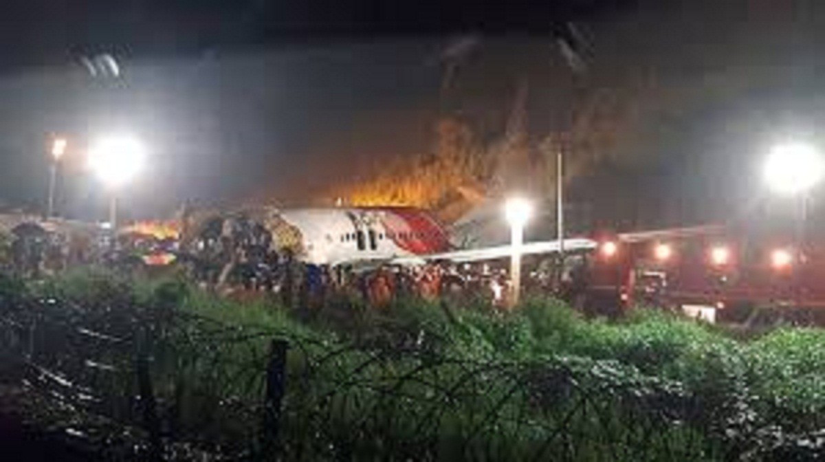 भारतको केरलामा एयर इन्डियाको जहाज दुर्घटना , पाइलटसहित १७ जनाको मृत्यु