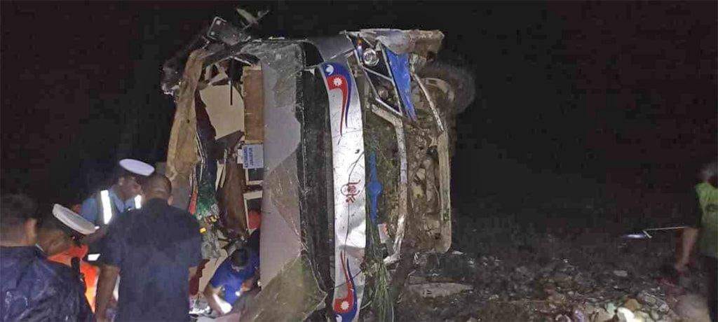 बारामा तीर्थयात्री बोकेको बस दुर्घटना: सात जनाको मृत्यु ,१७ जना घाइते