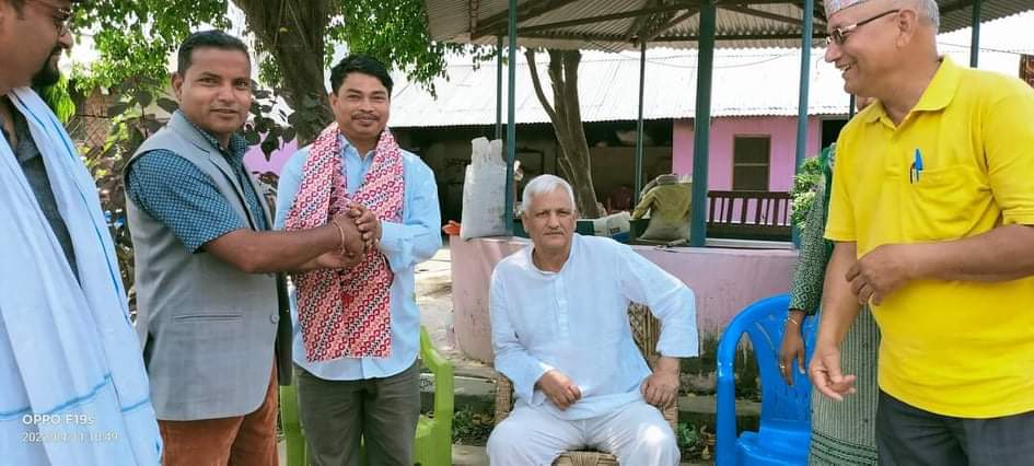 बेलौरी  - ५ का वडाध्यक्ष साईतु कुमार चौधरी माओवादी परित्याग गर्दै एमालेमा प्रवेस