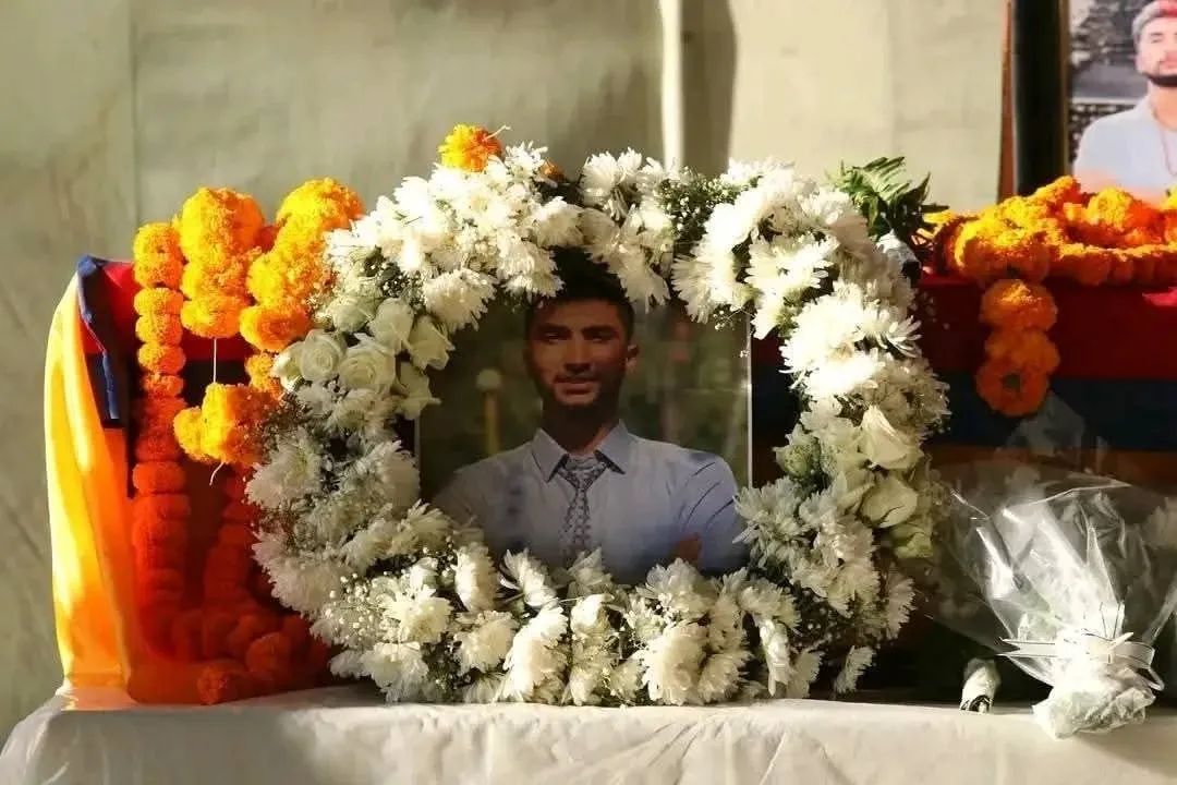 राष्ट्रिय सम्मानको साथ महाकाली घाटमा बिपिनको अन्त्यष्टी