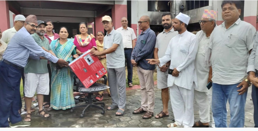 ब्यबसायी देउबा र सर्बोत्तम पेन्ट्सद्वारा गोदावरी नगरपालिकालाई सहयोग हस्तान्तरण