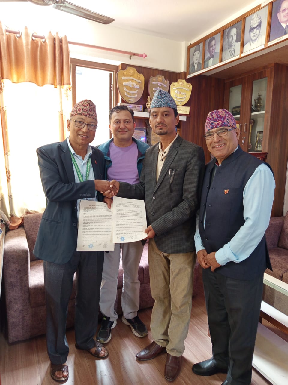 विश्व निकेतन काठमाडौँ र  दुर्गालक्ष्मी विद्यालय कैलाली बीच शैक्षिक सहकार्यका लागि समझदारीपत्रमा हस्ताक्षर