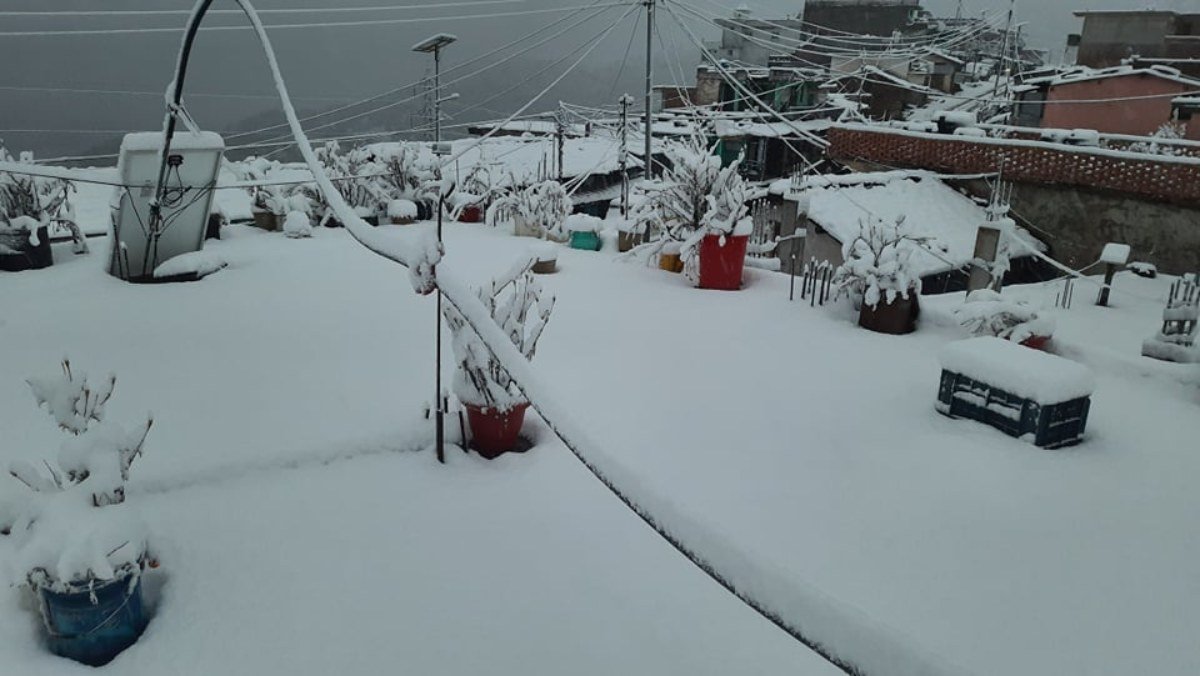 सुदूरपश्चिमका पहाडी जिल्लामा हिमपात , किसान हर्षित