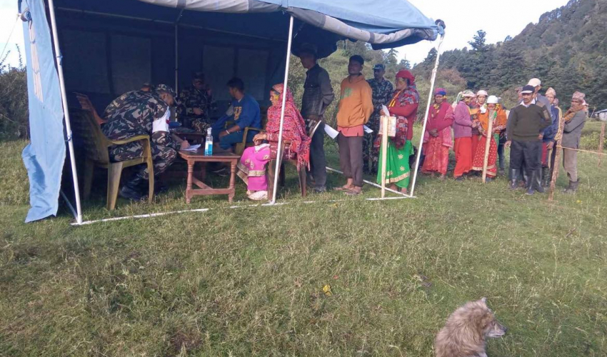 खप्तडमा नेपाली सेनाले हेल्थ डेस्क सेवा प्रदान