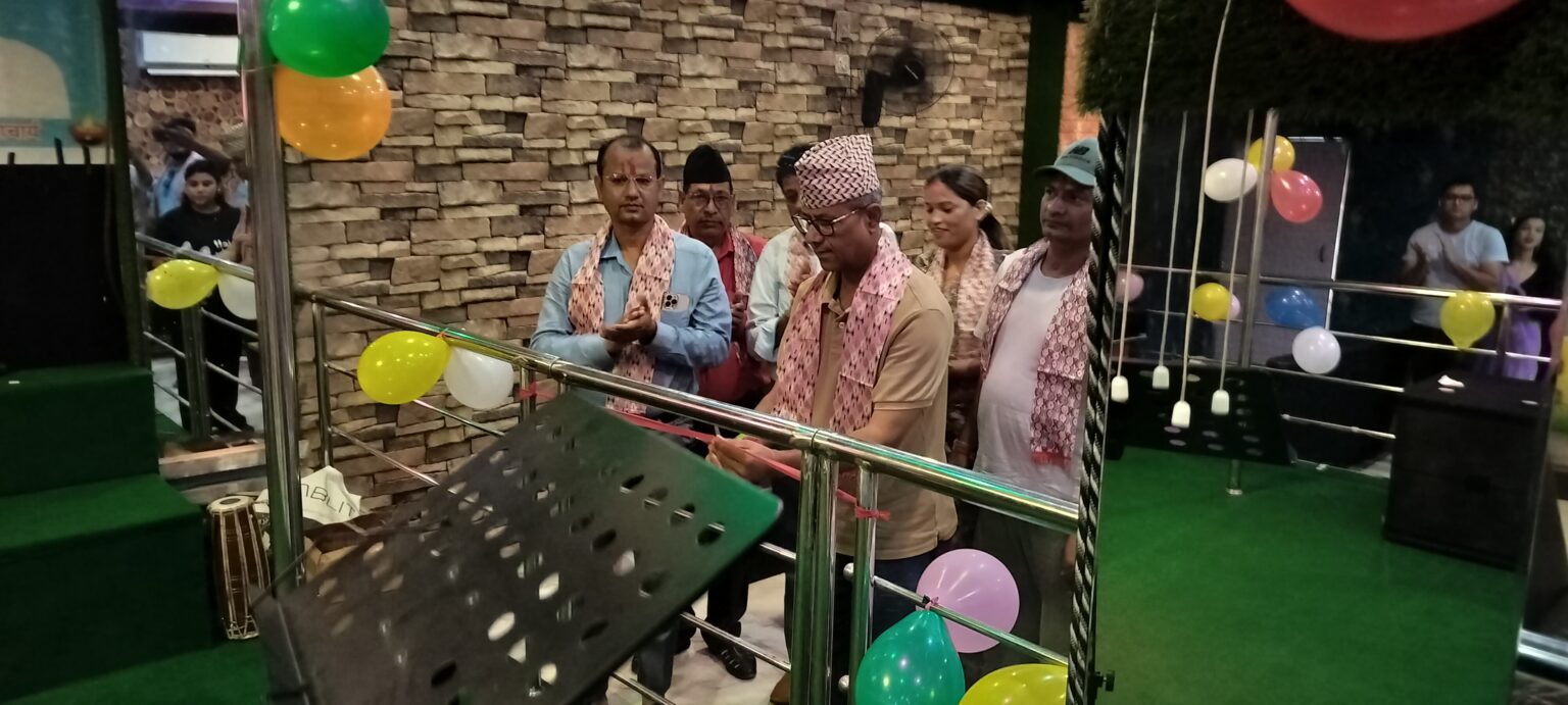 अत्तरियामा ‘न्यू सुदूरपश्चिम दोहोरी साँझ’ सञ्चालनमा, मेयर भट्टले उद्घाटन गरे