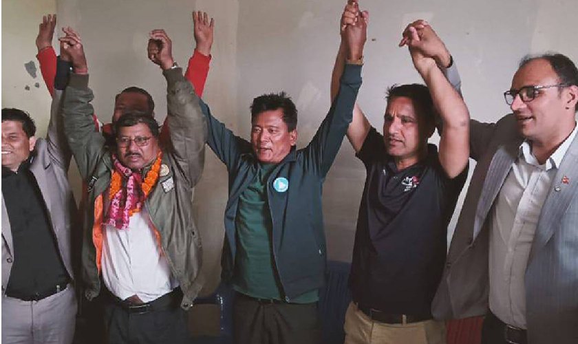 निर्वाचनको ९ दिनअघि ‘जाँतो’ उम्मेदवार चौधरी रास्वपामा समाहित