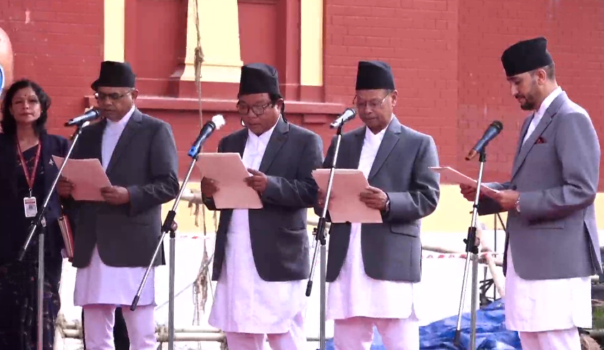 नवनियुक्त ४  मन्त्रीहरूले लिए सपथ, सन्चारमा  खरेल
