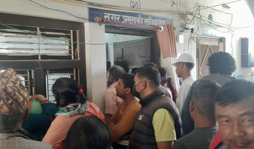 गोदावरी नगरपालिका व्यवसायीहरुद्धारा घेराउ