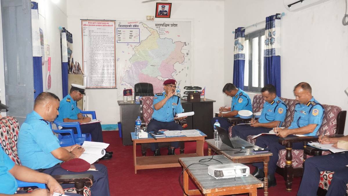 एसएसपी भाटद्वारा कैलाली–डोटीका प्रहरी कार्यालय निरीक्षण