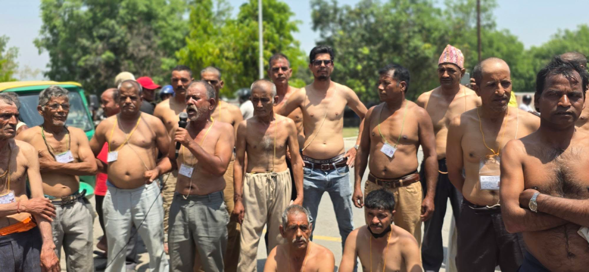 शुक्लाफाँटा आरक्षपीडितको आन्दोलन चर्कियो, कञ्चनपुरमा अर्धनग्न प्रदर्शन