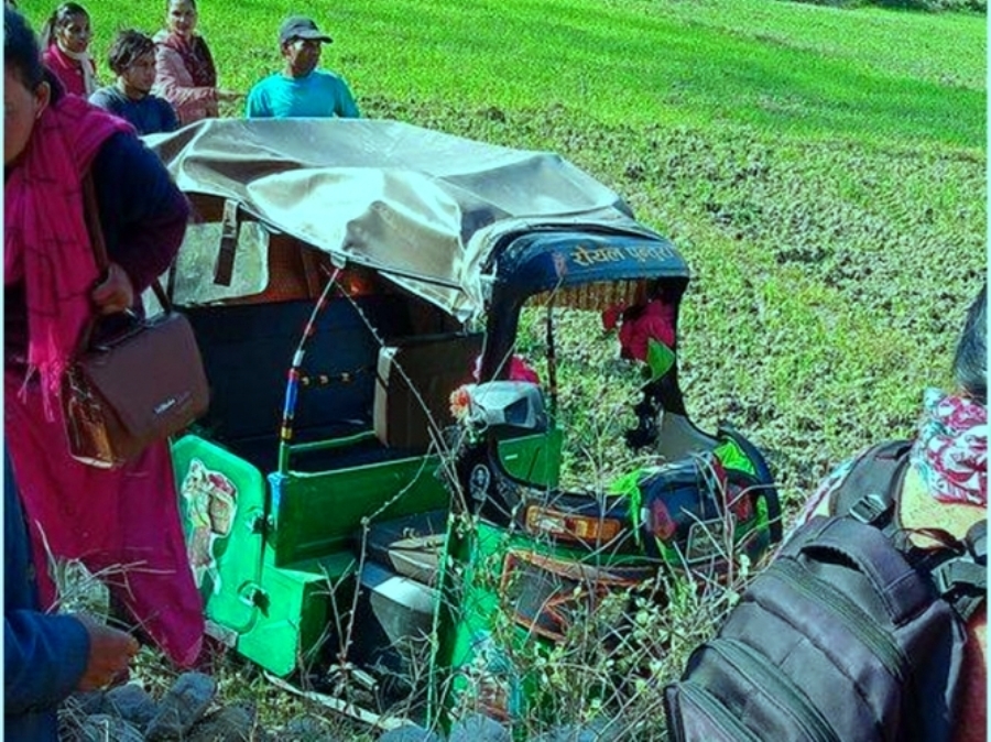 डडेल्धुरामा अटो दुर्घटना हुँदा २ जना घाइते