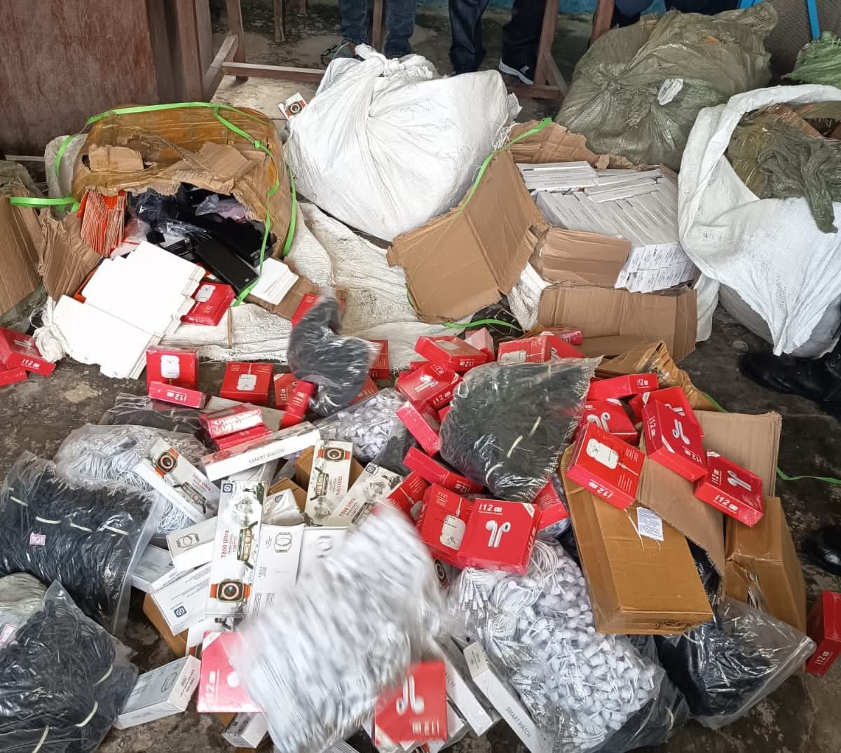 कैलालीमा  ठुलो मात्रामा अवैध भन्सारी सामान बरामद