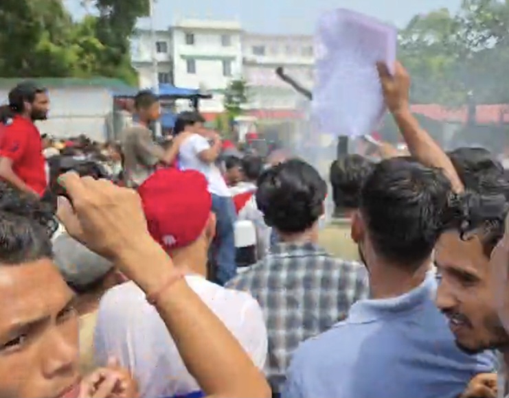 जेन - जी  प्रदर्शनकारीले सुदुरपश्चिम मुख्यमन्त्रीको कार्यालय  कब्जा गरे