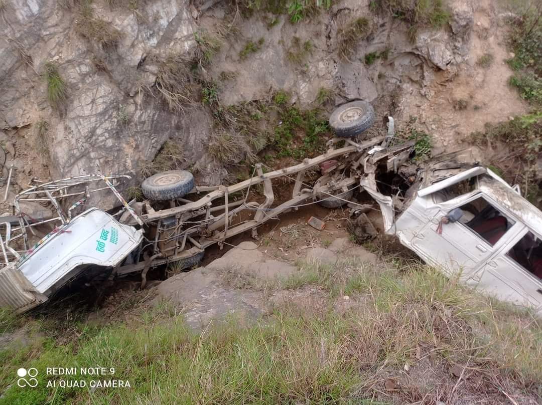 वाेलेराे जीप दुर्घटना हुँदा डोटीमा दुई जना घाइते