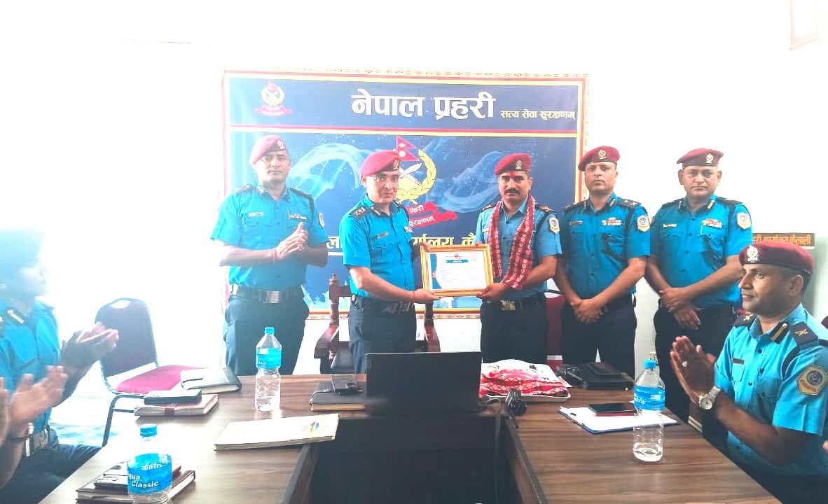 कैलालीका प्रहरी वरिष्ठ हवल्दार चक्रबहादुर खड्का ‘भदौ महिनाको उत्कृष्ट प्रहरी’