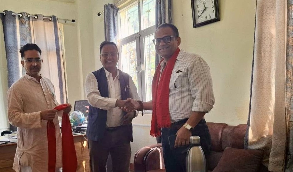 दुर्गालक्ष्मी बहुमुखी क्याम्पसमा छत्रबहादुर भट्ट  सम्मानित, विकासका योजनाबारे छलफल